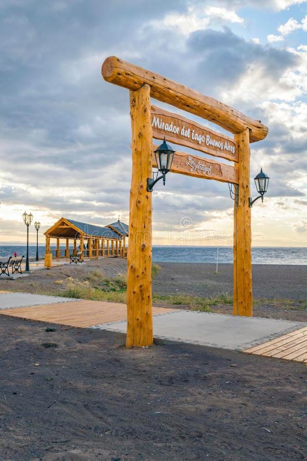 Casa Costanera Lago Buenos Aires, Los Antiguos Kültér fotó